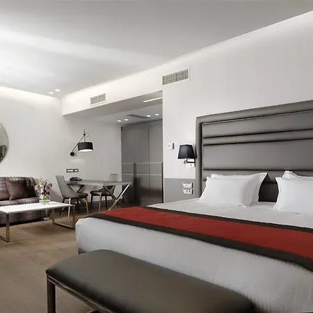 Holiday Suites Hotel