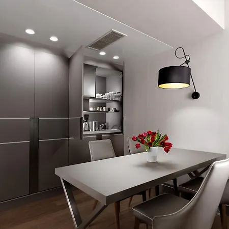 Holiday Suites Отель
