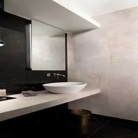 Holiday Suites Отель Афины