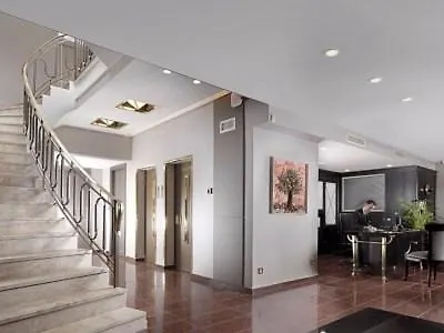 Отель Holiday Suites
