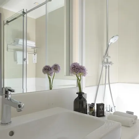 Hotel Holiday Suites 4*