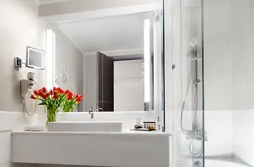 Holiday Suites Отель
