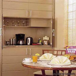 Hotel Holiday Suites 4*