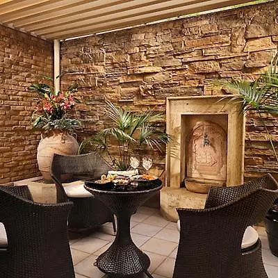 Hotel Holiday Suites