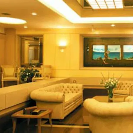 Hotel Holiday Suites 4*