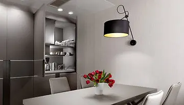Holiday Suites Hotel