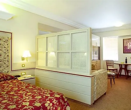 Hotel Holiday Suites 4*