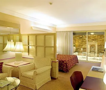 Holiday Suites Hotel 4*
