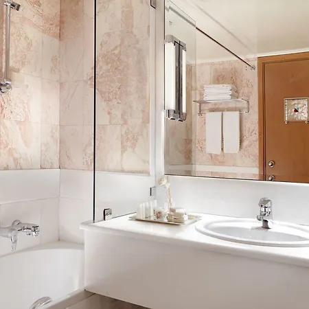 Hotel Holiday Suites