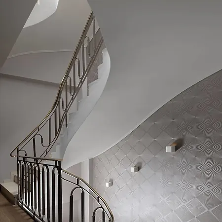 Holiday Suites Hotel 4*