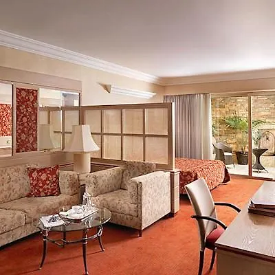 Holiday Suites Hotel